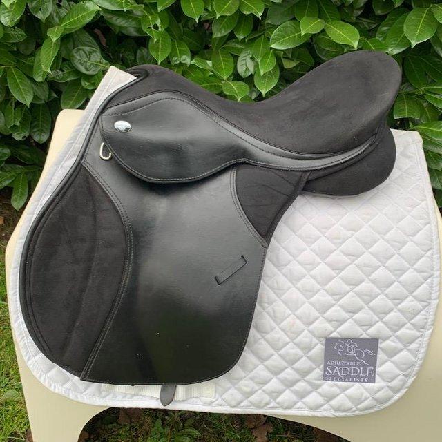 Preview of the first image of thorowgood T4 17 inch gp saddle.