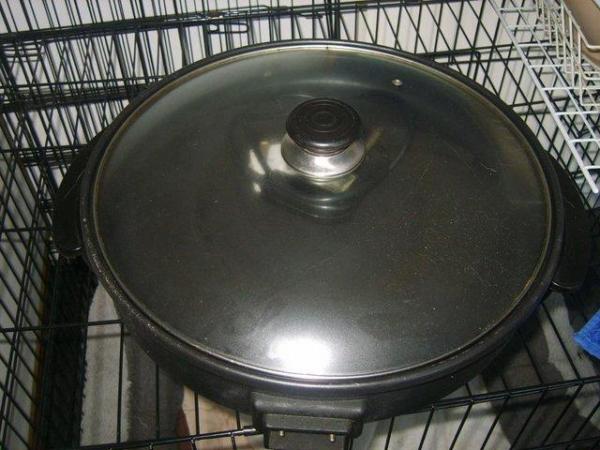 Image 2 of Black Electric pan- with glass lid