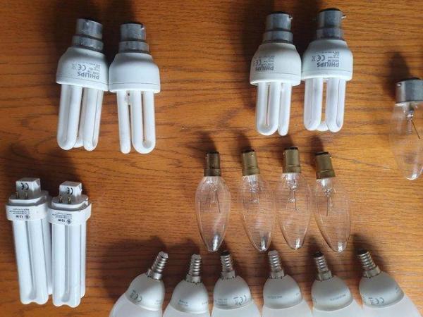 Image 3 of Joblot of 29 Mixed Bulbs Cfl, Incadescent Bayonet Screw