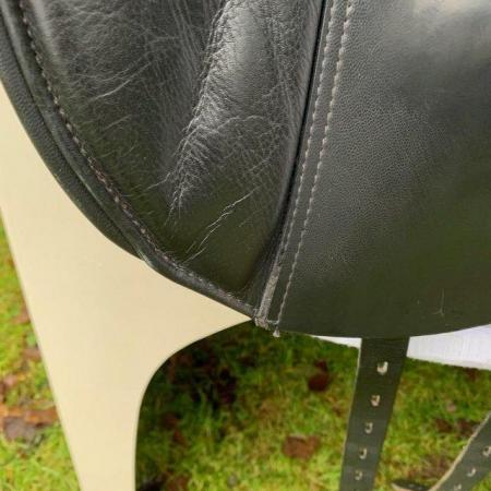 Image 3 of Thorowgood T8 17” Low Profile Dressage saddle (S2935)