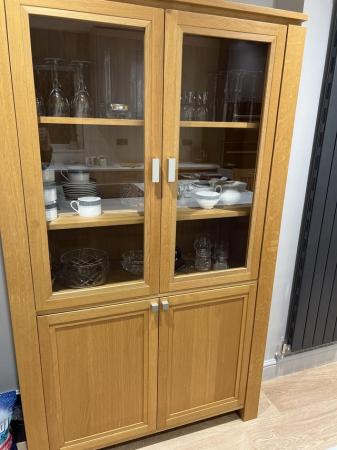Image 3 of Solid oak unit with two shelves and glass doors