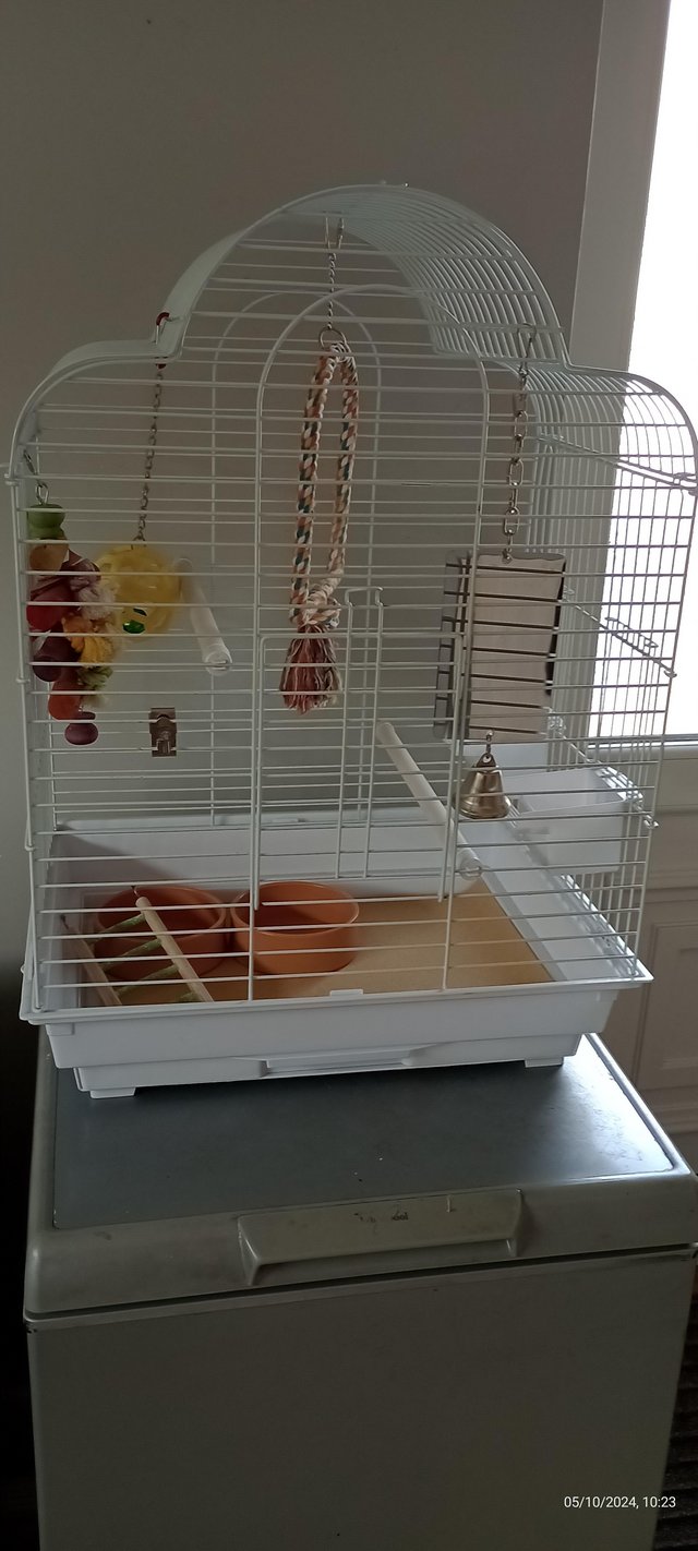 Preview of the first image of Bird cage, suitable for cockatiel.