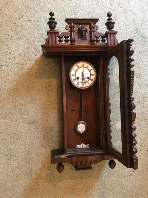 Preview of the first image of Antique clock in good condition.