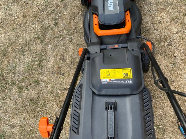 Worx Battery Lawn Mower very good condition — photo 3 of 3
