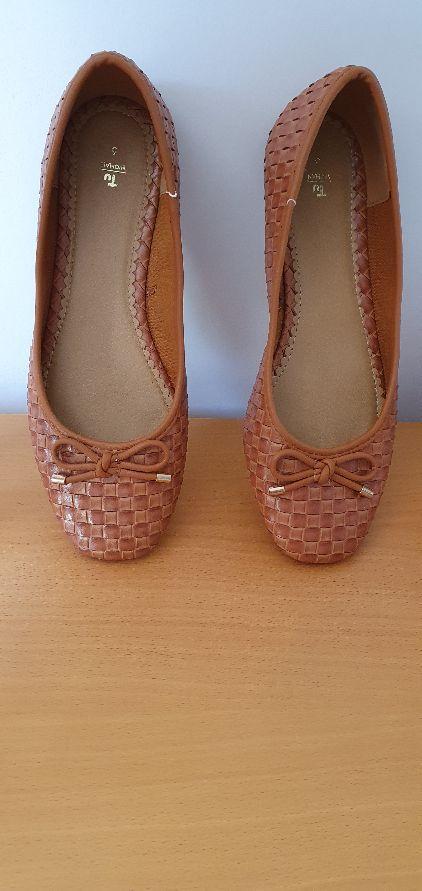 Preview of the first image of Ladies tan flat shoes size 6 from Tu.