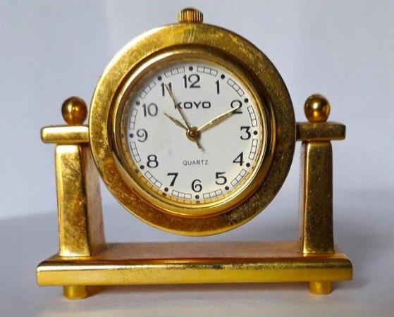 Image 1 of MINIATURE NOVELTY CLOCK - A ROUND MANTLE