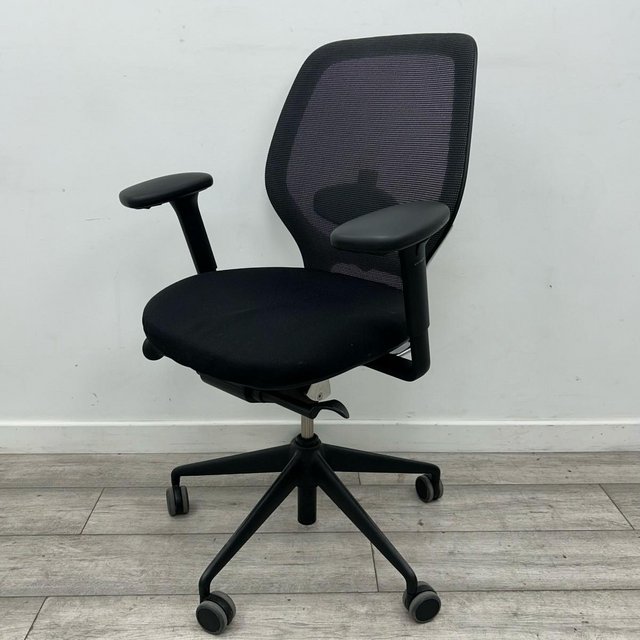 Preview of the first image of Orangebox ARA Operator Chair.