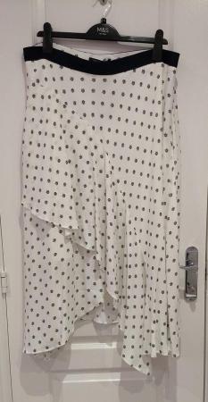 Image 4 of New Tags Marks and Spencer Soft White Skirt Size 18 Regular