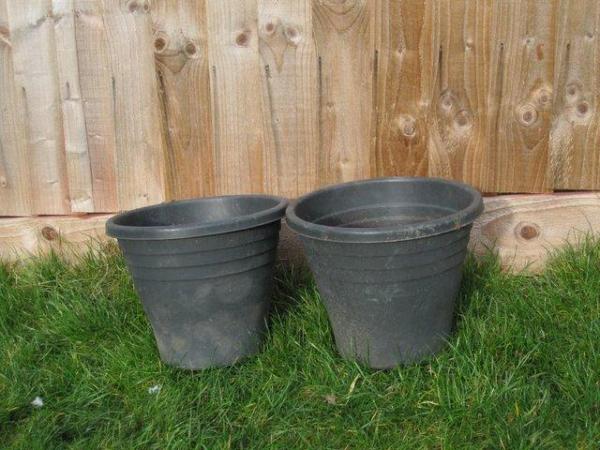 Image 3 of Assortment of black plastic pots