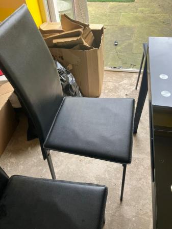 Image 2 of Glass extendable table with chairs