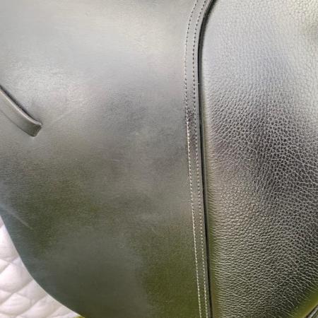 Image 11 of Kent and Mastes 17.5" cob dressage saddle (S3100)