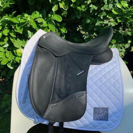 Image 15 of Wintec 17.5 inch Isabell Werth Dressage saddle
