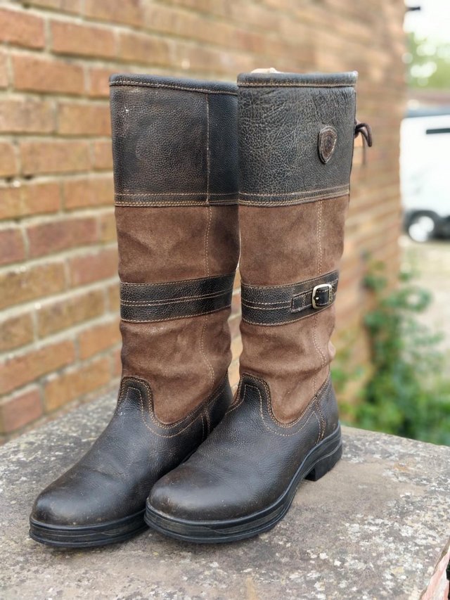 Preview of the first image of ARIAT LANGDALE LADIES COUNTRY RIDING BOOTS SIZE 8.