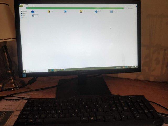 Preview of the first image of Acer desktop computer with screen etc.