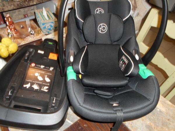 Image 1 of Carrier and car seat Ickle bubba
