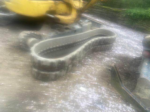 Preview of the first image of Komatsu b502 excavator rubber tracks.