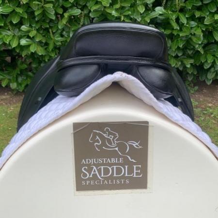 Image 17 of Kent and Mastes 17.5 inch cob dressage saddle