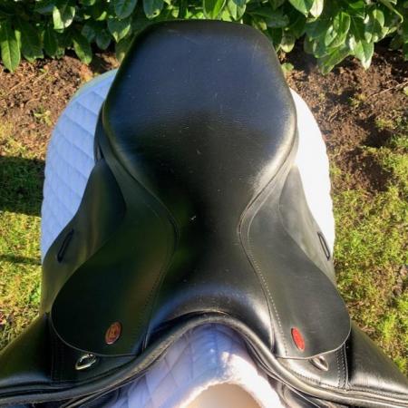 Image 11 of Kent And Masters 17 inch Cob dressage saddle (S3073)