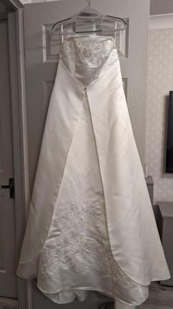 Image 2 of Gorgeous wedding dress size 18
