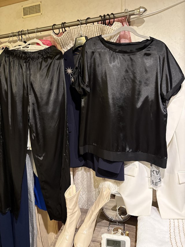 Black silk suit really lovely size L never worn — Clothing & Accessories in Wickford