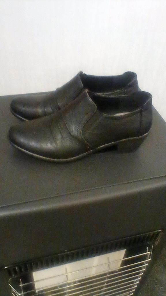 Preview of the first image of Easy street shoes size 7 new never worn black.