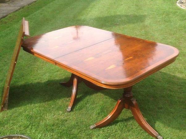 Image 1 of Dinning room table in perfect condition