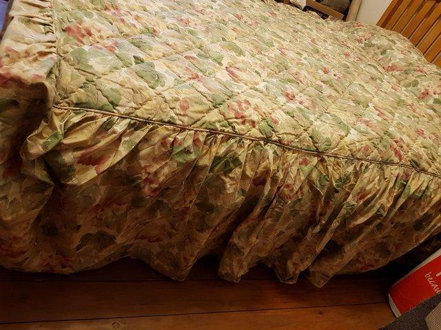 Preview of the first image of Fitted small double bed cover.