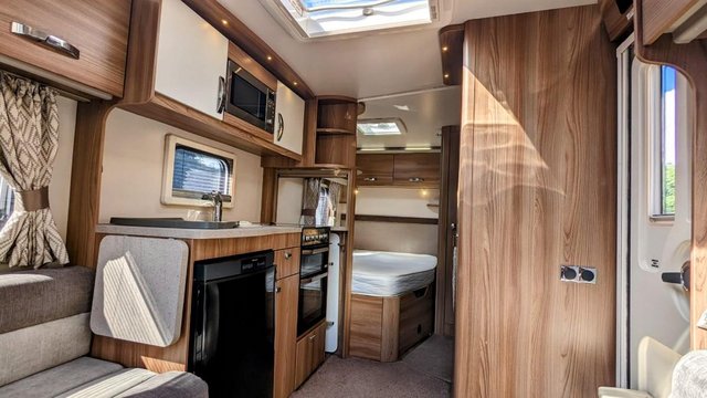 Image 11 of STUNNING SWIFT FREESTYLE - 2017 4 BERTH CARAVAN WITH AWNING