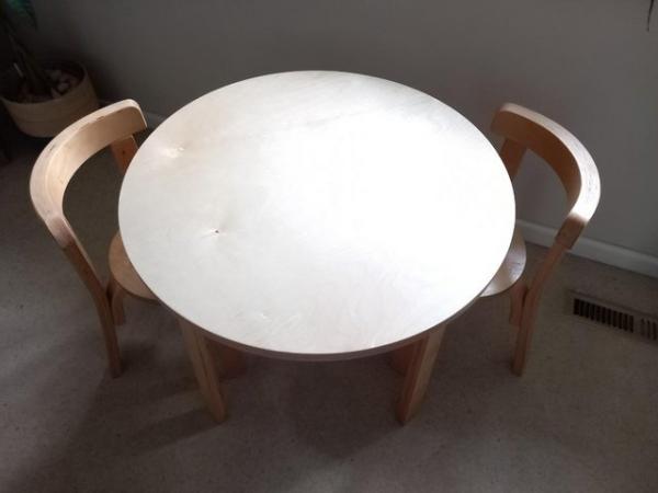 Image 2 of Children's Wooden Play Craft Round Table with 2 Chairs - VGC