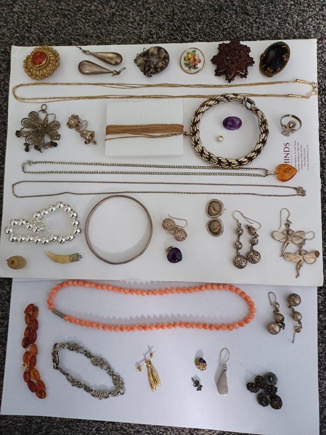 Preview of the first image of Costume Jewelry collection substantial.