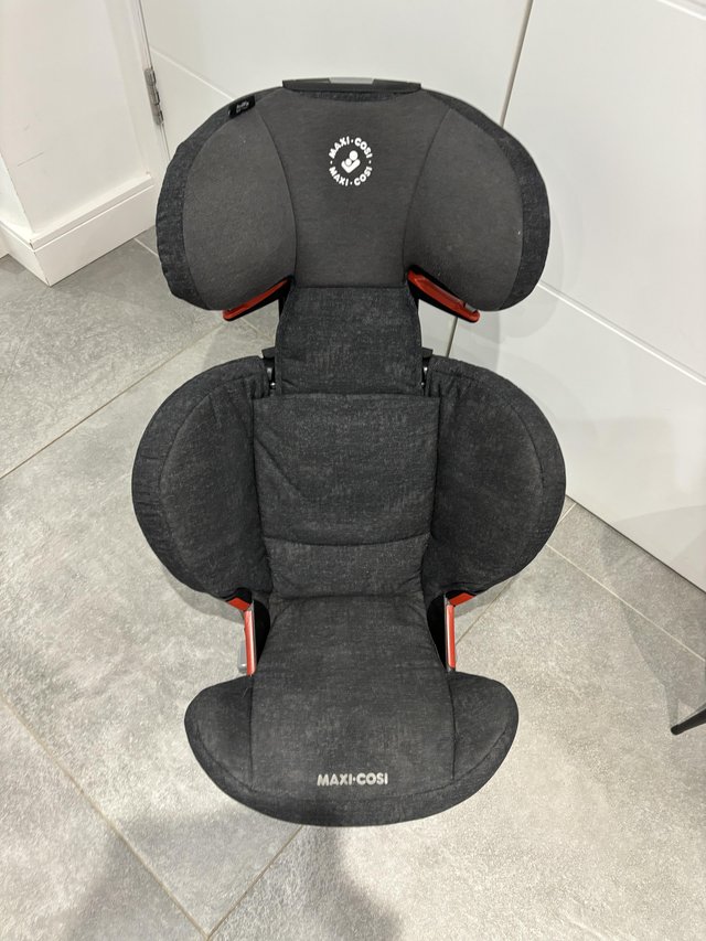 Preview of the first image of Maxi Cosi Rodifix Airwrap protect car seat.