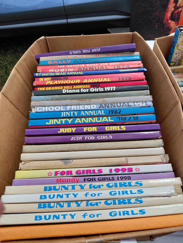 Box of vintage annuals 1970s — Books & Magazines in Braintree