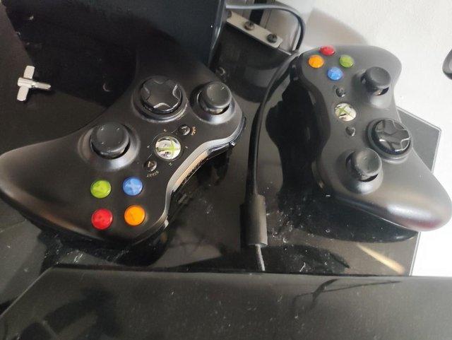 Preview of the first image of Xbox 360 Contollers Wireless Black - Leeds LS17.