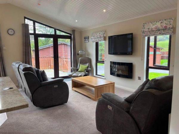 Image 2 of A spacious, Bright and Modern Two Bedroom Luxury Lodge