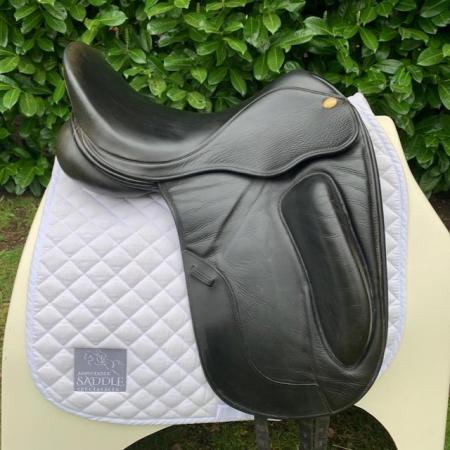 Image 12 of Fairfax 17.5” Original Monoflap Dressage saddle