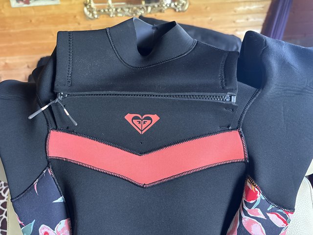 Preview of the first image of Roxy brand women’s wetsuit.