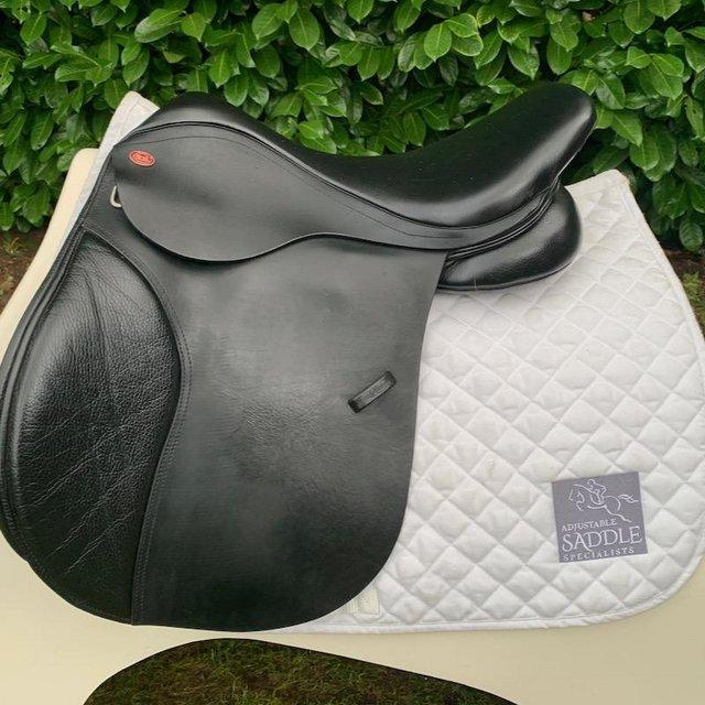 Preview of the first image of Kent and Masters 17.5 inch cob saddle.