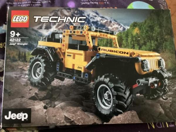 Image 2 of Lego technic jeep 42122