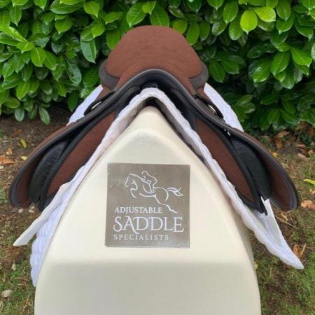 Image 7 of Thorowgood T4 15.5  inch Pony Club saddle