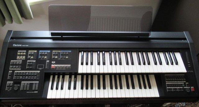 Preview of the first image of Yamaha Electone HC4W Multikeyboard/Organ.