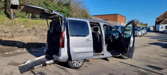 Image 19 of Wheelchair Access Peugeot Partner Mobility Car low miles E6