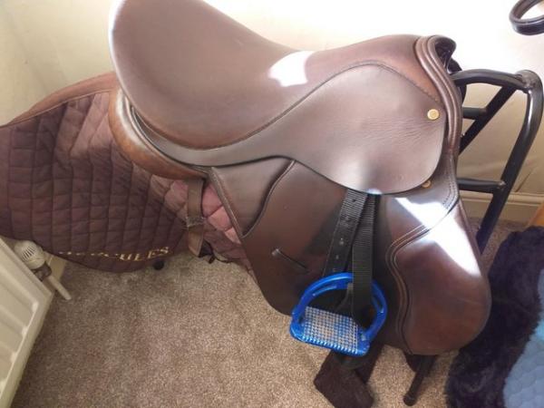 Image 2 of 17inch brown English leather saddle