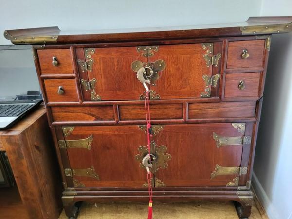 Image 2 of Chinese alter / Cabinet for a touch of sophistication