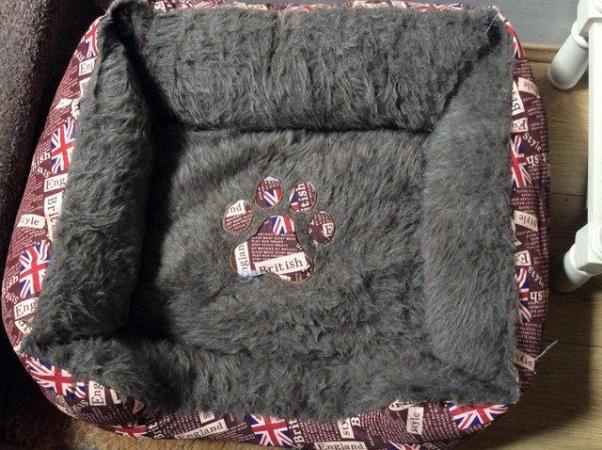 Image 2 of Pet bed for small animals (puppies/cats)