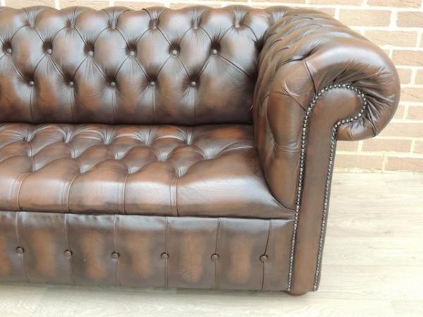 Image 5 of Chesterfield Fully Buttoned Sofa (UK Delivery)