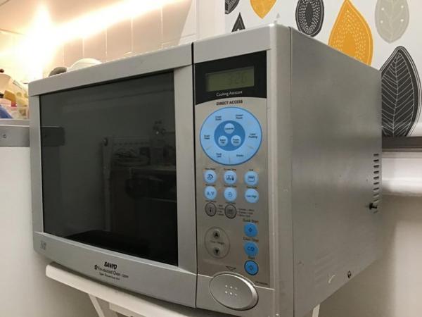 Image 1 of SANYO MICROWAVE OVEN AND POWER GRILL