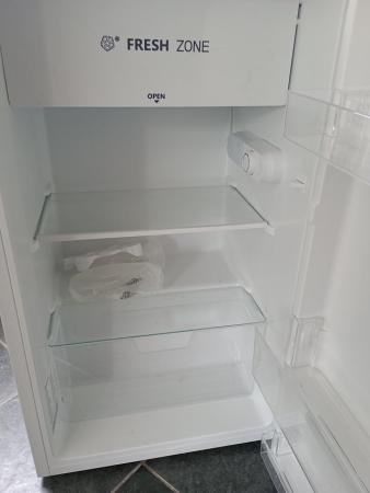 Image 2 of Nearly new white fridge in vgc