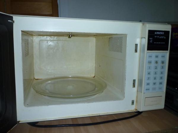 Image 2 of Microwave Oven..............................................