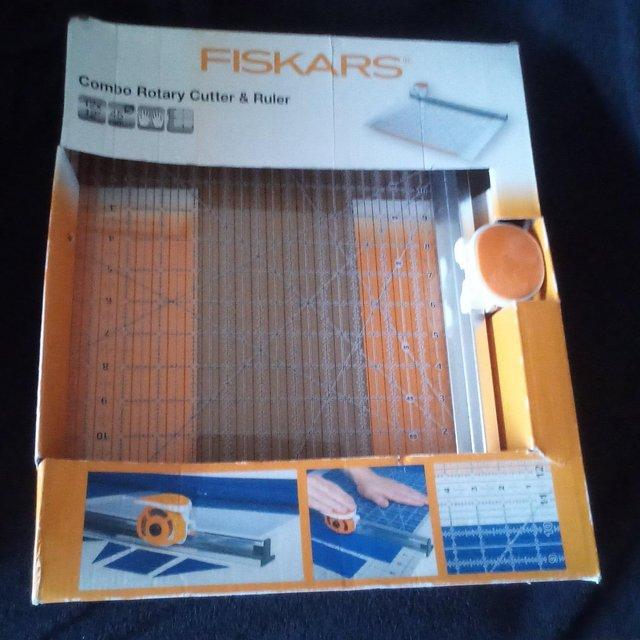 Preview of the first image of Fiskars Combo Rotary Cutter And Ruler 12 X 12".