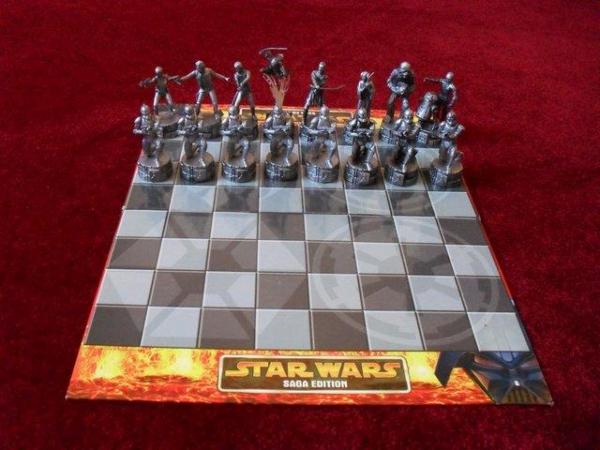 Image 2 of Star Wars Collectors Edition chess set